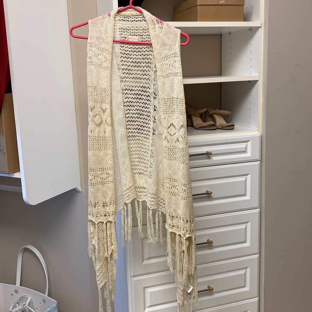 Off white knit-like vest